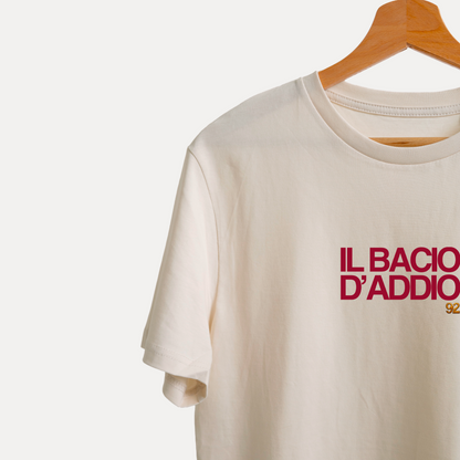Maglietta Gibi Merch IL BACIO D'ADDIO con stampa dettagliata, visibile sulla maglietta in immagine.