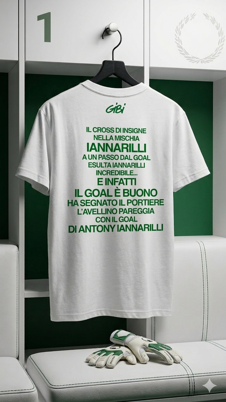 Maglietta Nella Mischia Iannarilli di Gibi Merch, fronte con grafica originale su tessuto in cotone bianco.