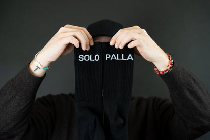 Calze nere Gibi Merch "Solo Palla" con motivo di palline, comode e sportive, ideali per attività casual e sportive.