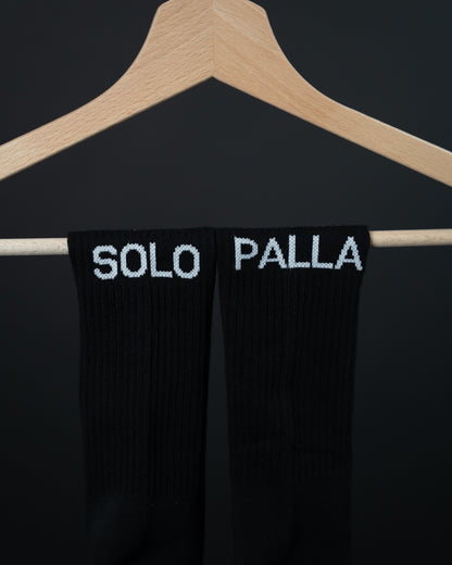 Calze nere Gibi Merch "Solo Palla" con motivo di palline bianche e nere, morbide e comode da indossare.