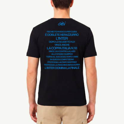 T-shirt Gibi Merch CAMP10NI in stile rétro con stampa intercoppata, cotone morbido e design casual, visibile davanti.