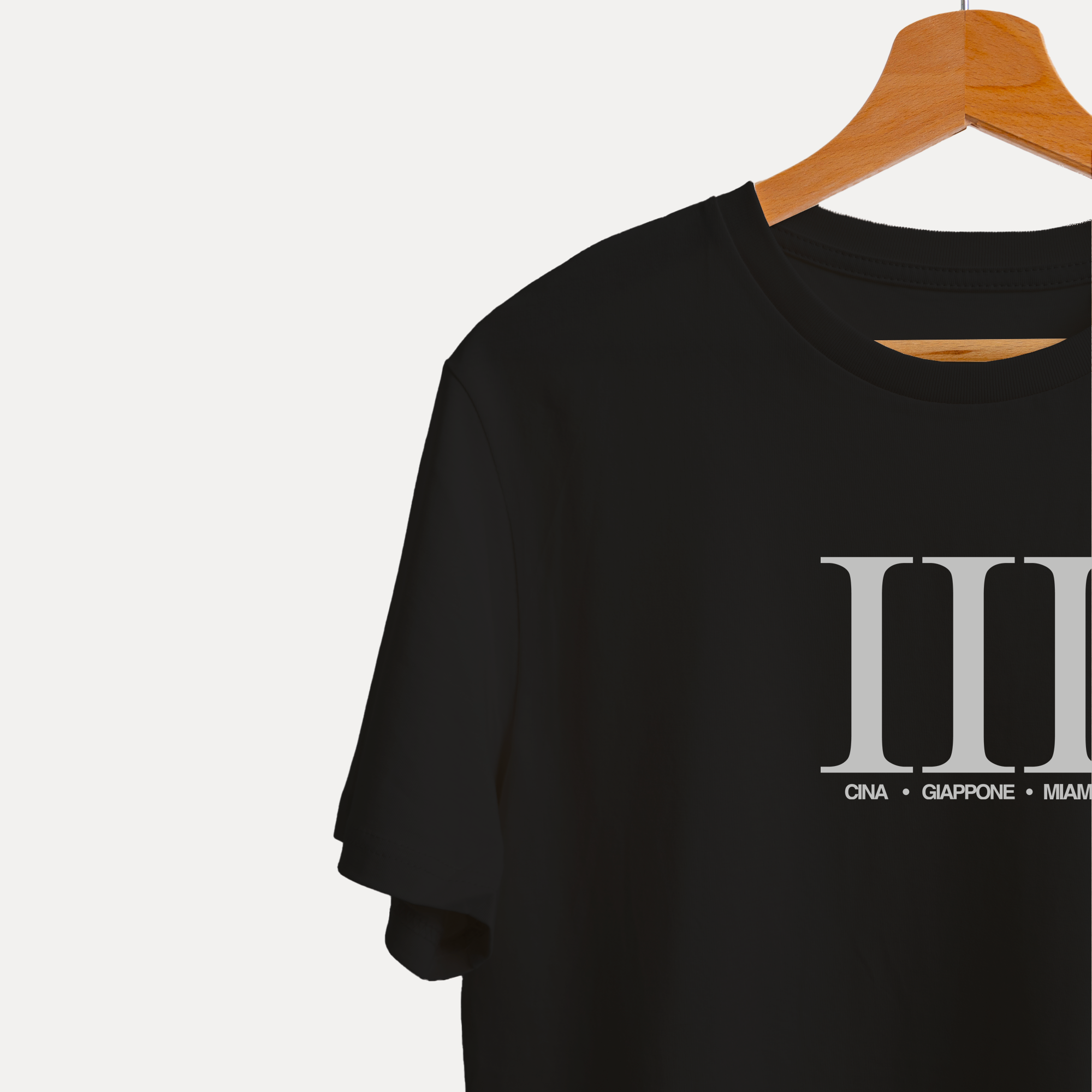 Maglietta Gibi Merch "Per Infilare La Terza" con dettagli visibili, tessuto morbido e design distintivo.