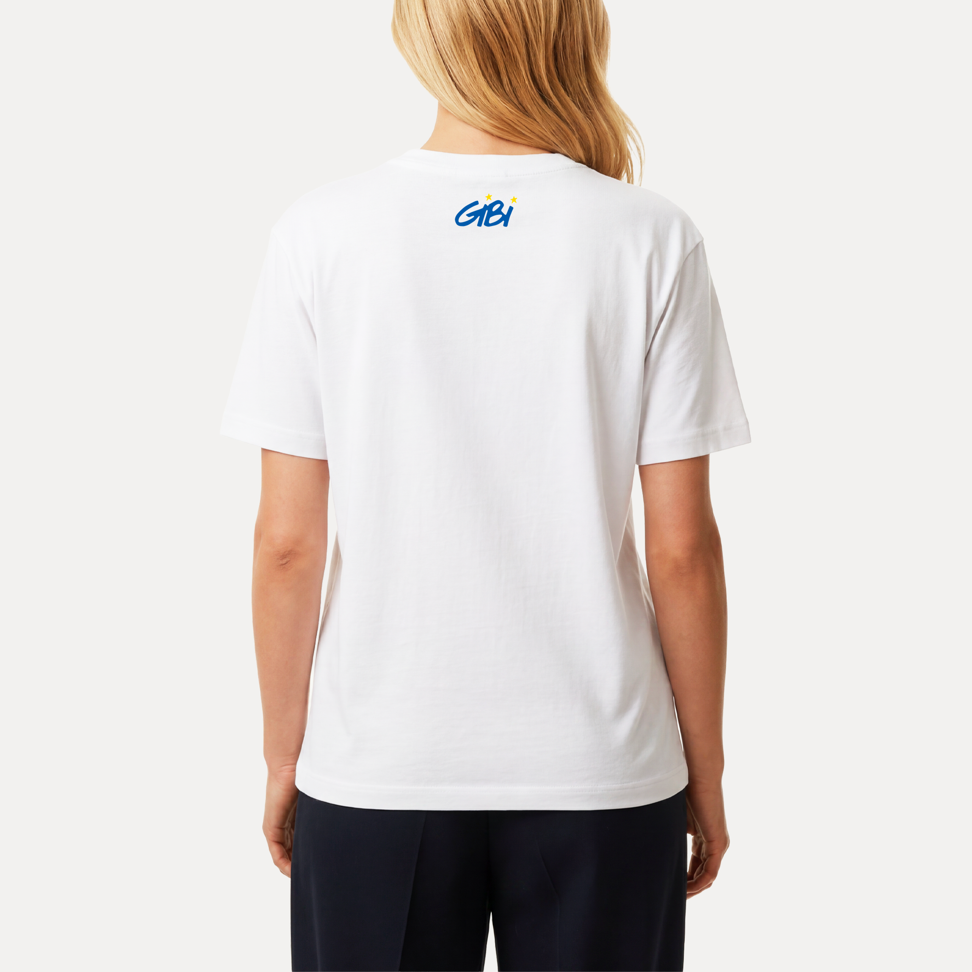 Maglietta INTER CAMPEÓN di Gibi Merch, fronte con logo retrò e dettagli colorati, tessuto morbido e comodo.